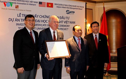 ທ່ານເລຂາທິການໃຫຍ່ຫງວຽນຟຸຈ້ອງພົບປະກຸ່ມປັນຍາຊົນມະຫາວິທະຍາໄລHavard